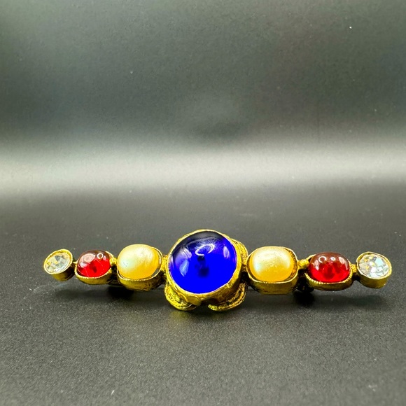 LOT 450 24K gold plated Chanel collectible gripoix brooch - Picture 1 of 14